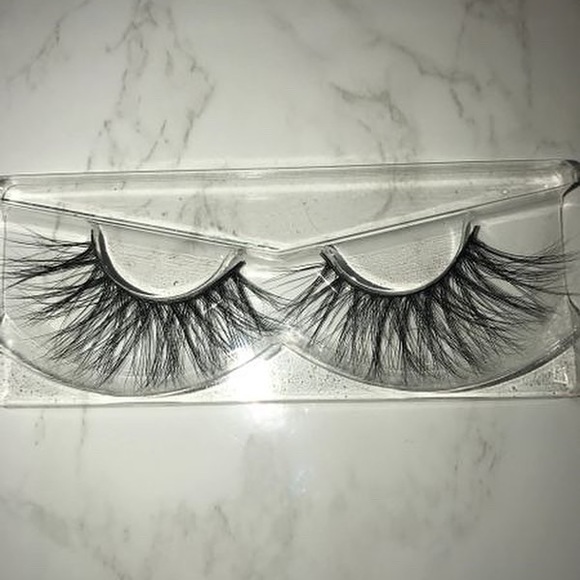 Soft, fluffy Mink lashes! $10 only - Picture 5 of 6
